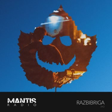 Face leaf on blue background - Razbibriga - Mantis Radio